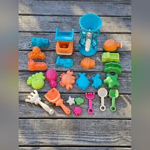 Sandbox / Beach / Dirt / Water Outdoor Play Toys - Lot of 24
